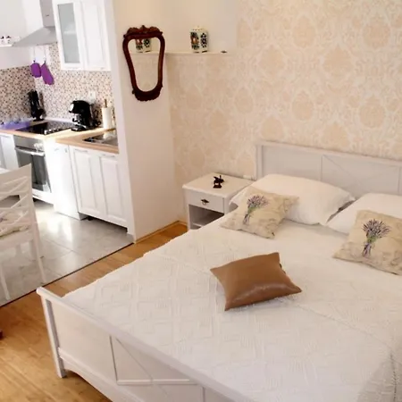 Miko - Location * Σπλιτ